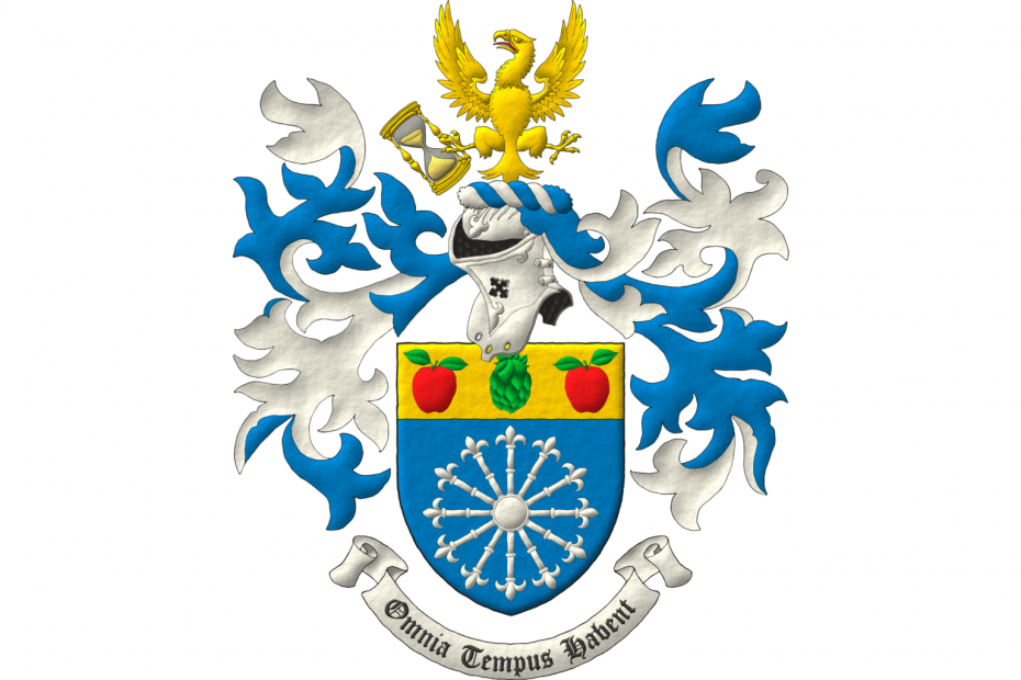 Azure, a carbuncle of twelve rays Argent; on a chief Or, a hop cone Vert between two apples Gules, slipped and leaved Vert. Crest: Upon a helm with a wreath Argent and Azure, an eagle displayed Or, langued Gules, holding in his dexter talon an hourglass bendwise proper. Mantling: Azure doubled Argent. Motto: «Omnia tempus habent».
